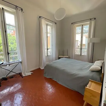Blue House Apartment *
